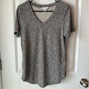 Athleta Breezy Scoop V neck Patterned Short Sleeve Top. Small